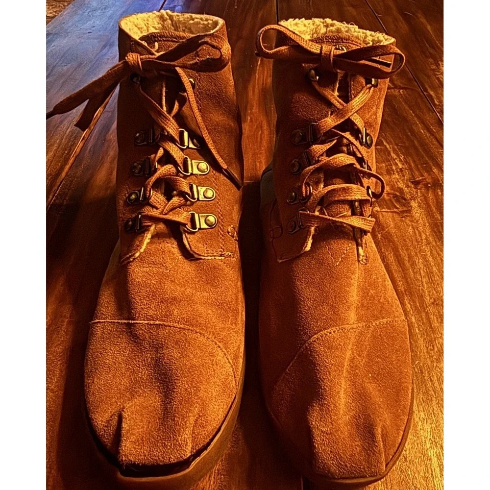 Tom's Alpine Suede Tan Boots With Cozy Fleece Lining Women's 11 Wide